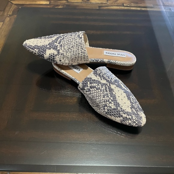 Steve Madden Trace Leather Snake Studded Loafers Size 6.5 - Picture 2 of 7